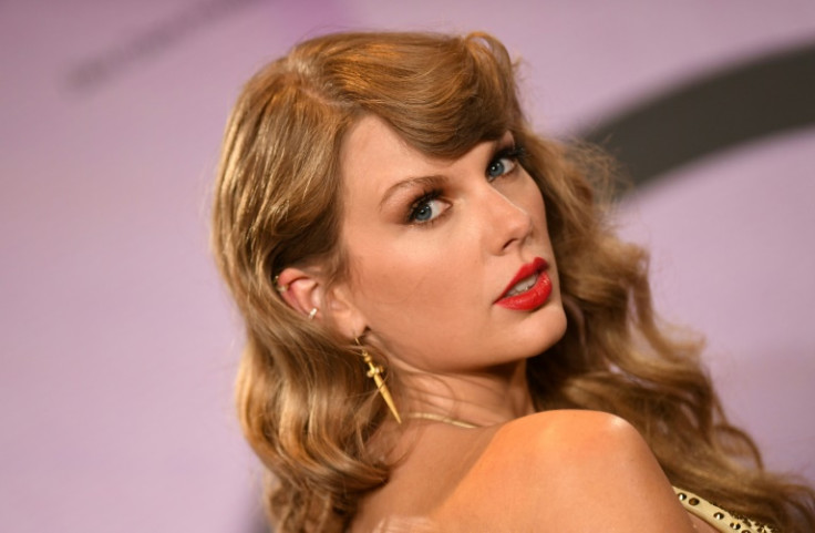 La cantante estadounidense Taylor Swift, que se muestra aquí en los American Music Awards 2022, está nominada a la Mejor Canción en los Grammy de este año.