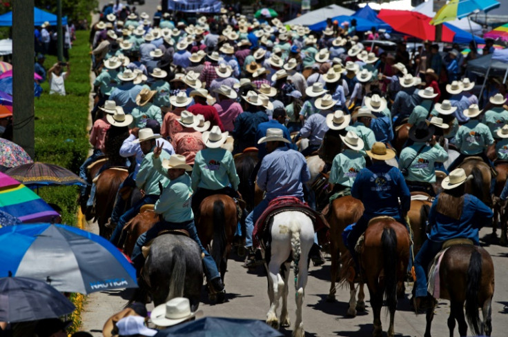 Unos jinetes realizaron un recorrido de alrededor de 600 kilómetros a caballo desde cerca de la frontera entre México y Estados Unidos