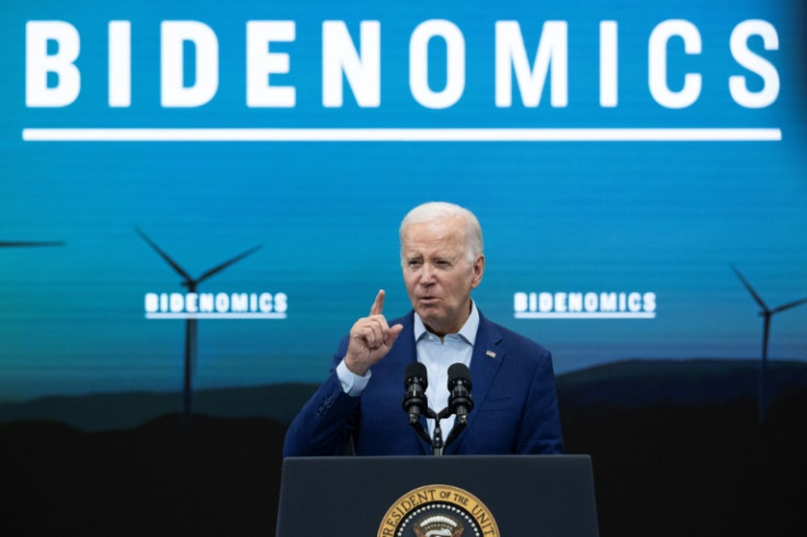 El presidente de EE. UU., Joe Biden, ha estado destacando su plan económico, que los críticos llamaron burlonamente "Bidenomics", un término que el demócrata y su equipo han adoptado.