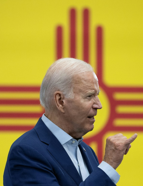 El presidente de los EE. UU., Joe Biden, promulgó una legislación importante que ha inyectado miles de millones de dólares en proyectos de infraestructura, fabricación y energía limpia.