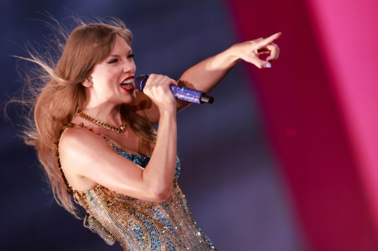 Taylor Swift actúa durante su Eras Tour en el estadio Sofi de Inglewood, California, el 7 de agosto de 2023.