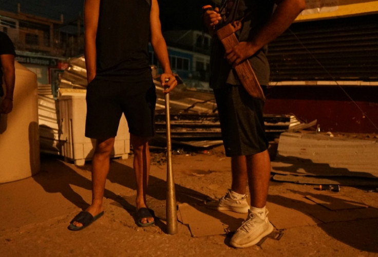 Locales comenzaron a resguardar las calles luego de que ola de saqueos azotara Acapulco