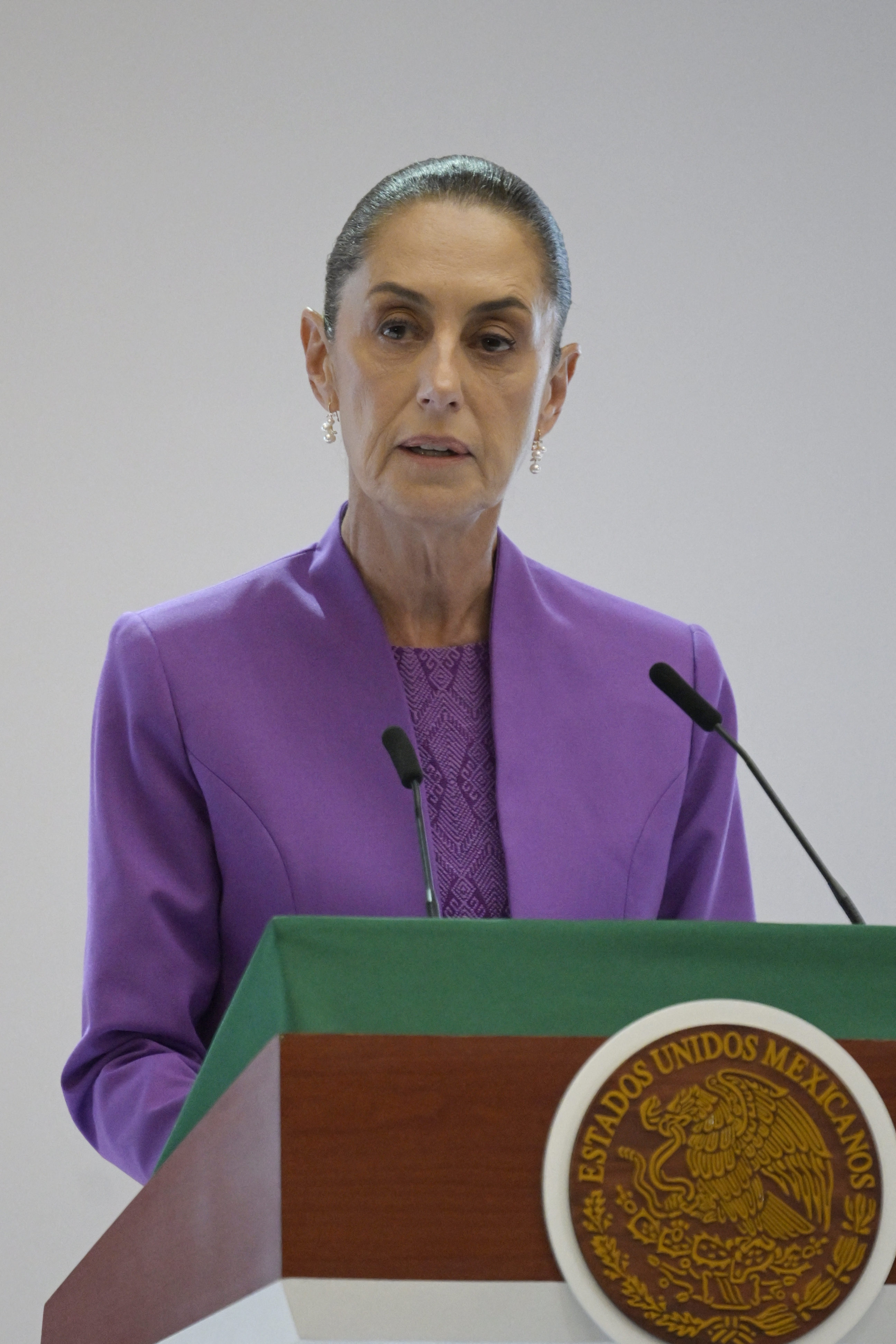 Sheinbaum destaca salario mínimo, jornada de 40 horas y derechos 