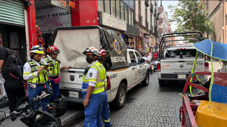 ¡Tensión en CDMX! Rescatan a hombre atrapado en montacargas