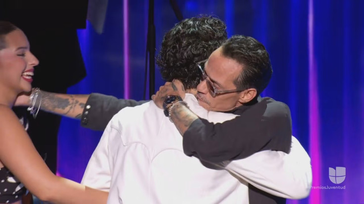Ángela Aguilar y Christian Nodal entregaron a Marc Anthony el